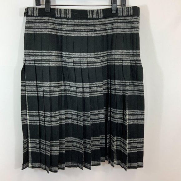 Pendleton Women’s Reversible Wool Skirt - Picture 2 of 5